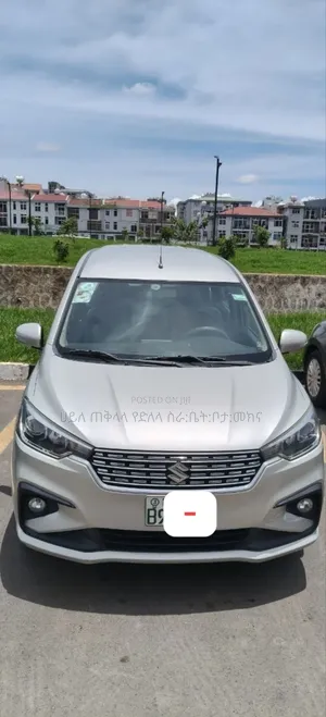 Suzuki Ertiga 2022 Silver