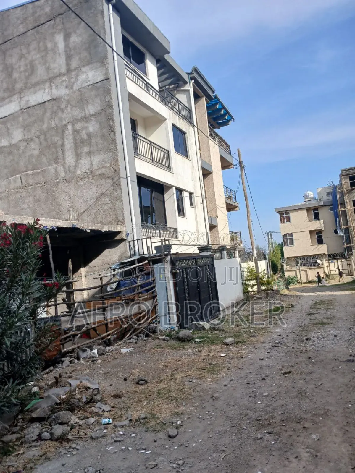 4bdrm House in House, Akaky Kaliti for sale