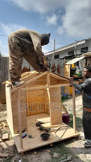 በቀለ Dog House Work