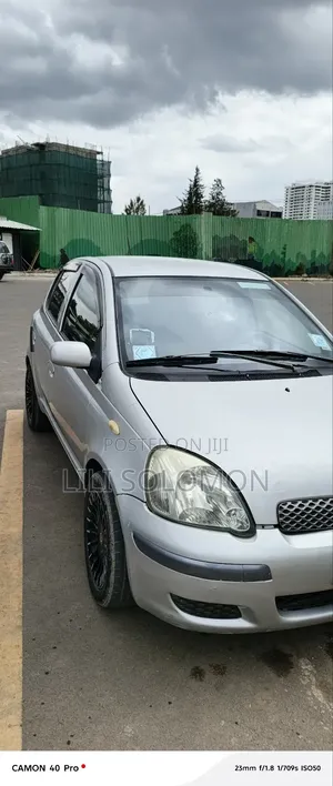 Toyota Vitz 2004 Silver