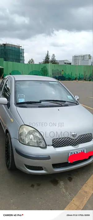 Toyota Vitz 2004 Silver