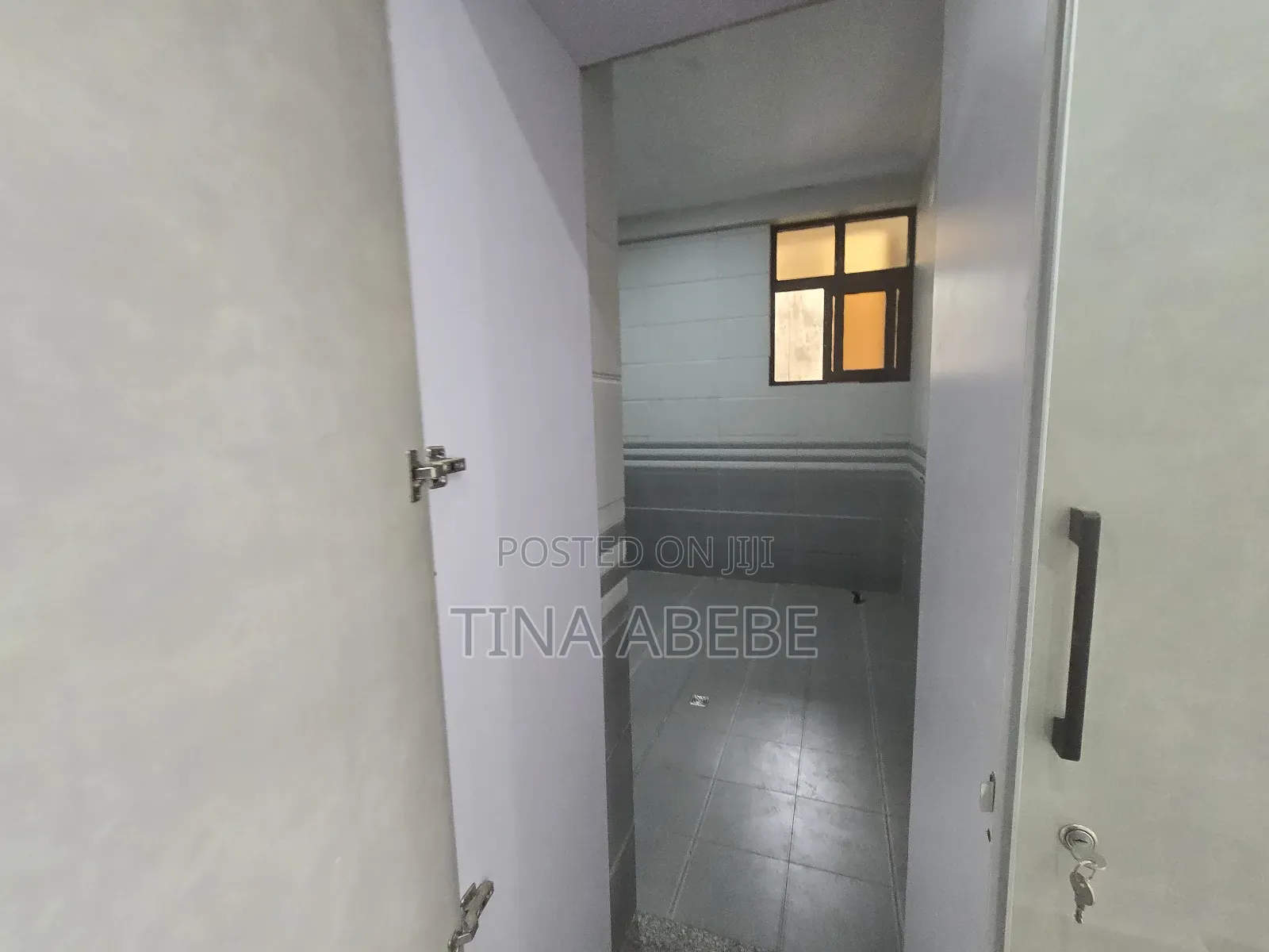 6bdrm House in Akaky Kaliti for sale