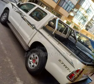 Toyota Hilux 2010 White