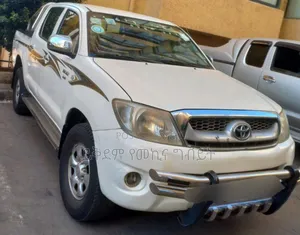 Toyota Hilux 2010 White