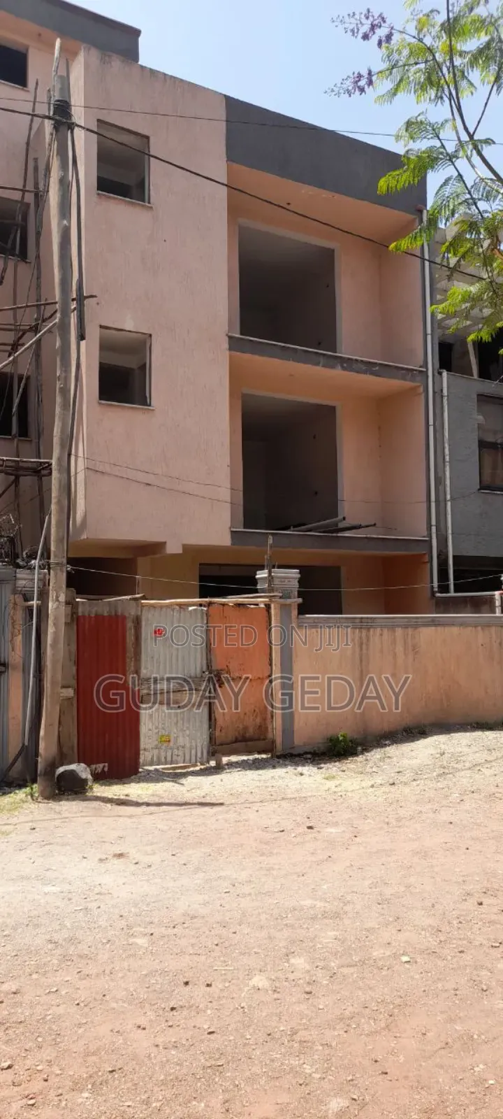 5bdrm House in Akaky Kaliti for sale