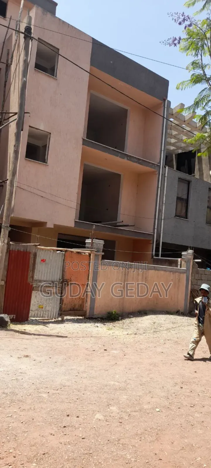 5bdrm House in Akaky Kaliti for sale
