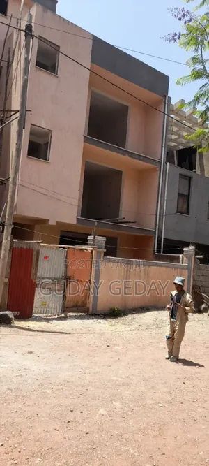 5bdrm House in Akaky Kaliti for sale