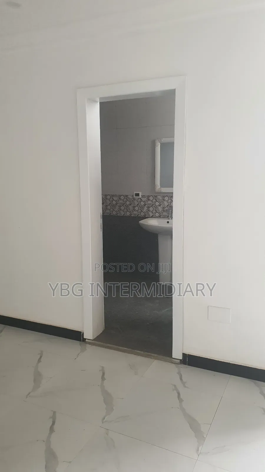 Furnished 4bdrm Penthouse in Penthouse, Yeka for sale