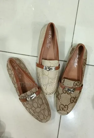 Gucci Flat Shoes