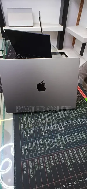 New Laptop Apple MacBook Air 2025 M4 13-inch 16GB Apple M4 SSD 256GB