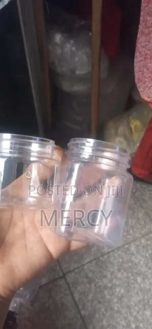 Plastic Bottles Jars የፕላስቲክ እቃ መያዣዎችን ያገኛሉ