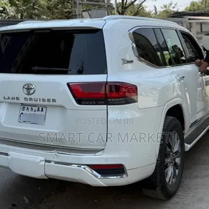 Toyota Land Cruiser 2023 White