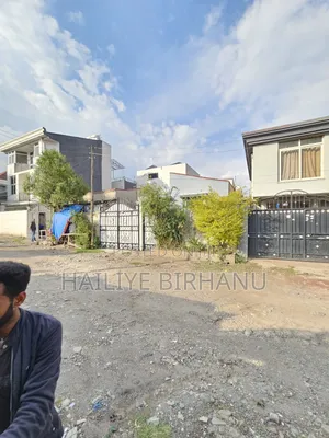 12bdrm Apartment in ፎቅ, Yeka for sale