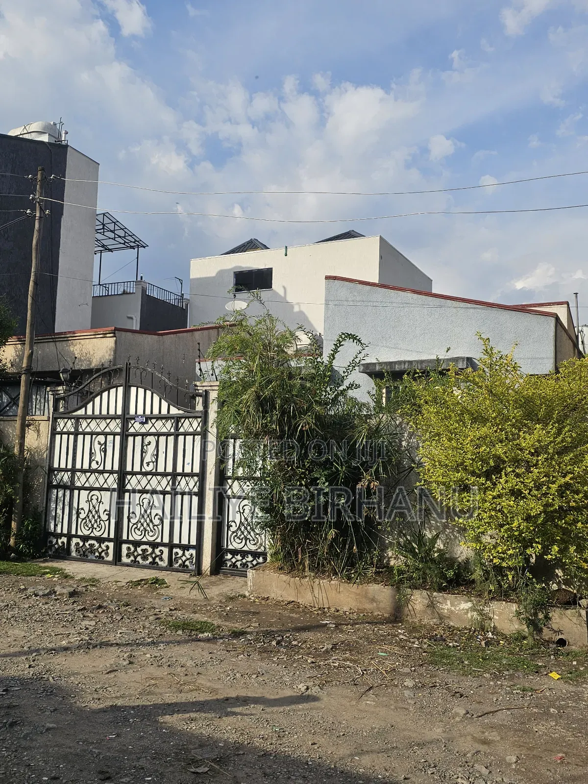 12bdrm Apartment in ፎቅ, Yeka for sale
