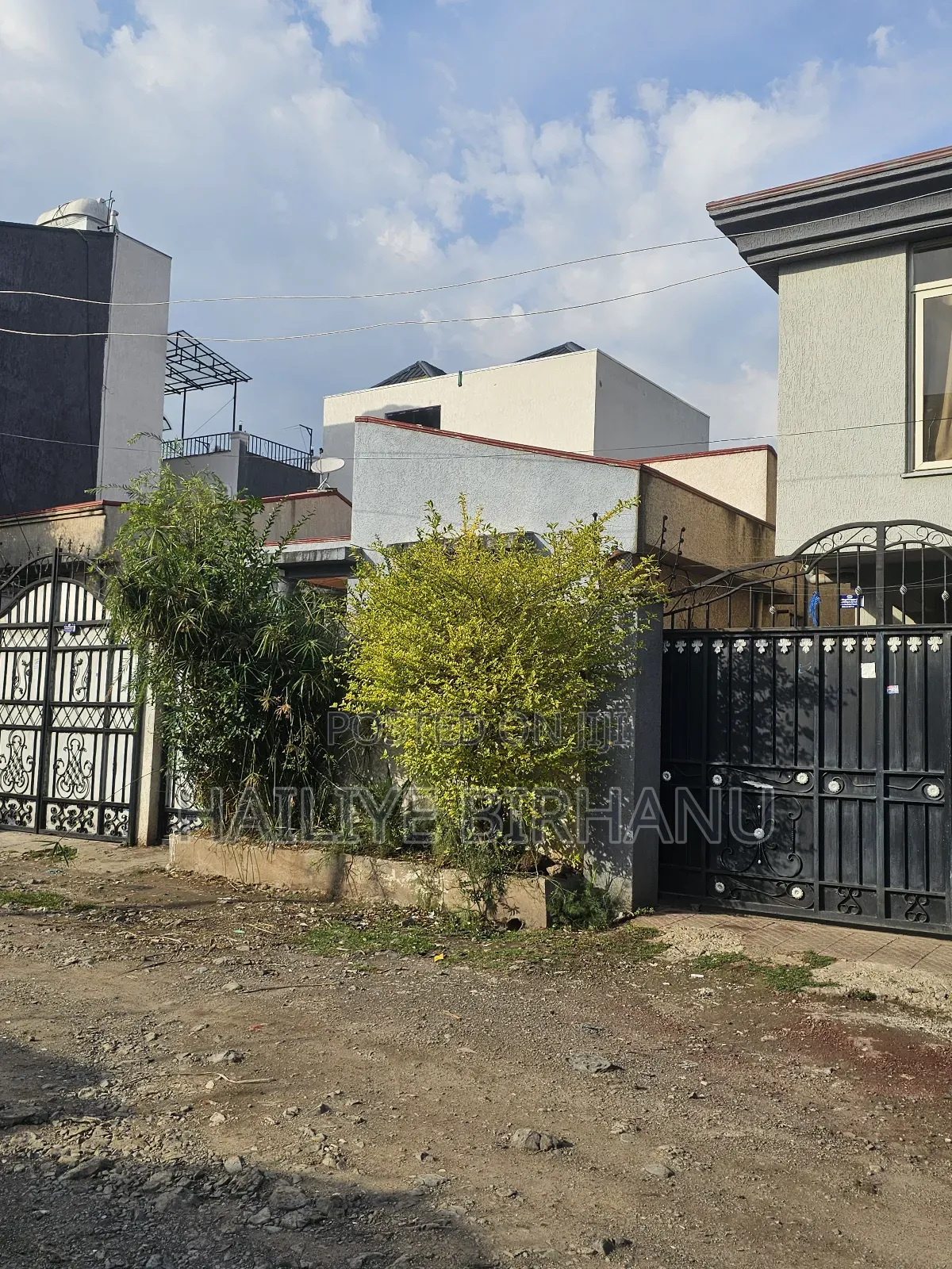 12bdrm Apartment in ፎቅ, Yeka for sale