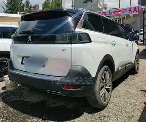 Peugeot 5008 2021 White