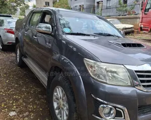 Toyota Hilux 2014 Gray