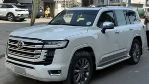 Toyota Land Cruiser 2022 Ivory