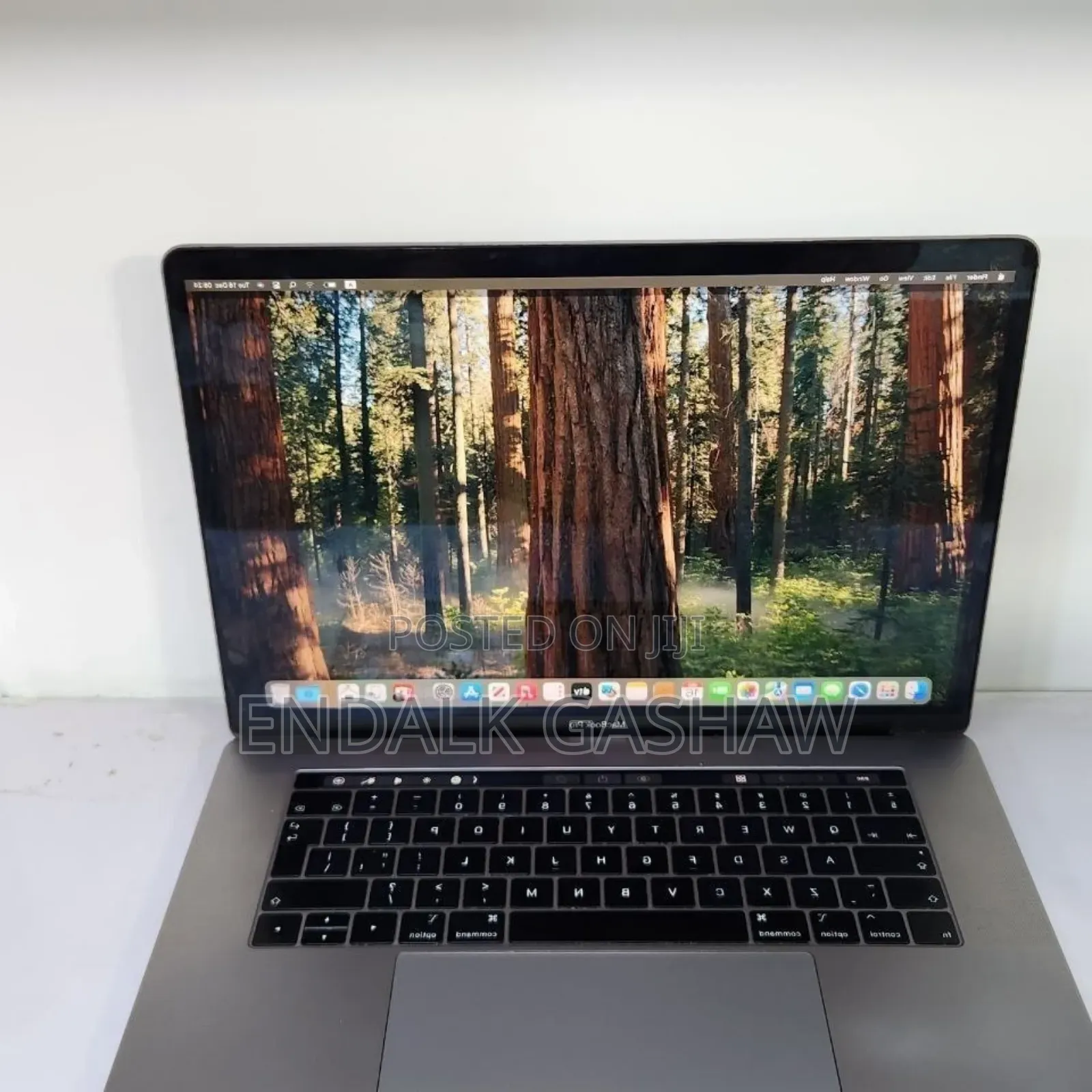 New Laptop Apple MacBook Pro 2018 8GB Intel Core i9 SSD 256GB