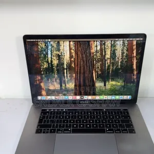 New Laptop Apple MacBook Pro 2018 8GB Intel Core i9 SSD 256GB