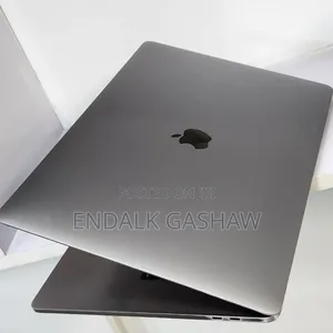 New Laptop Apple MacBook Pro 2018 8GB Intel Core i9 SSD 256GB