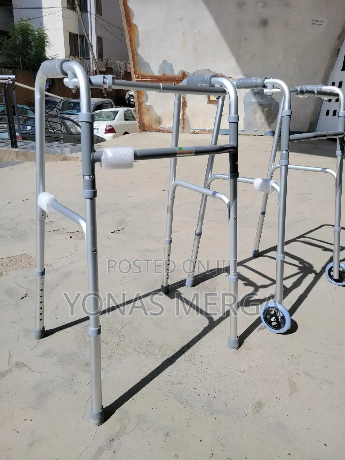 Walking Aid Walker鹽日 Two Armrests for Added Stability.