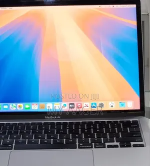 New Laptop Apple MacBook 2020 8GB Intel Core i3 SSD 256GB