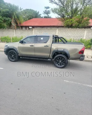 Toyota Hilux 2022 Green