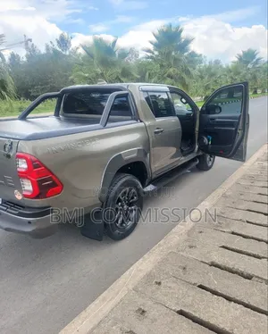 Toyota Hilux 2022 Green
