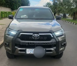 Toyota Hilux 2022 Green