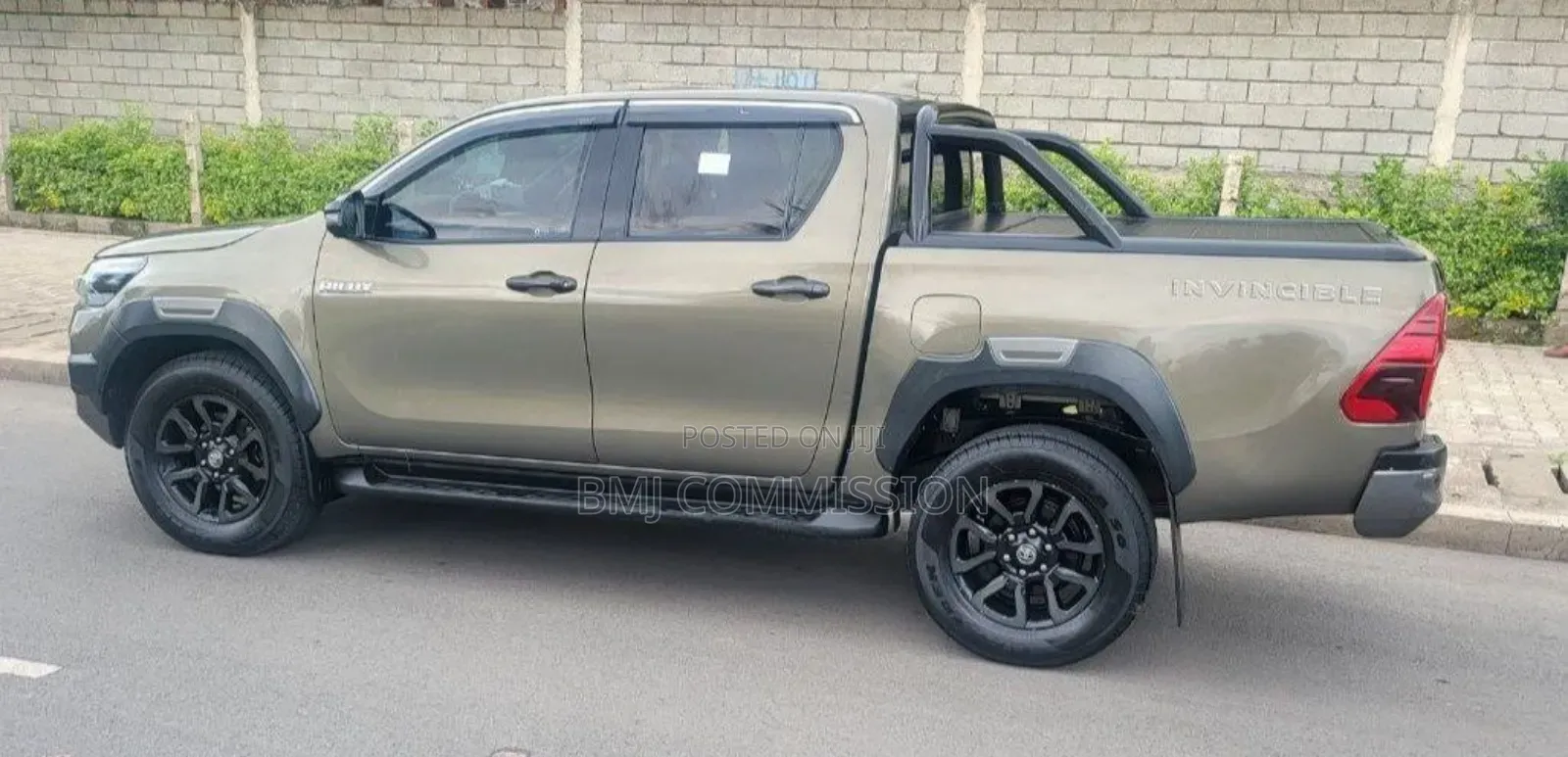 Toyota Hilux 2022 Green