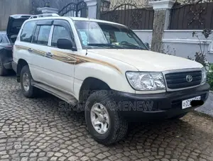Toyota Land Cruiser 2005 White