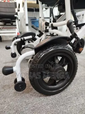 Charging Wheelchair將凹companion Travel Lite Electric Wheelchair
