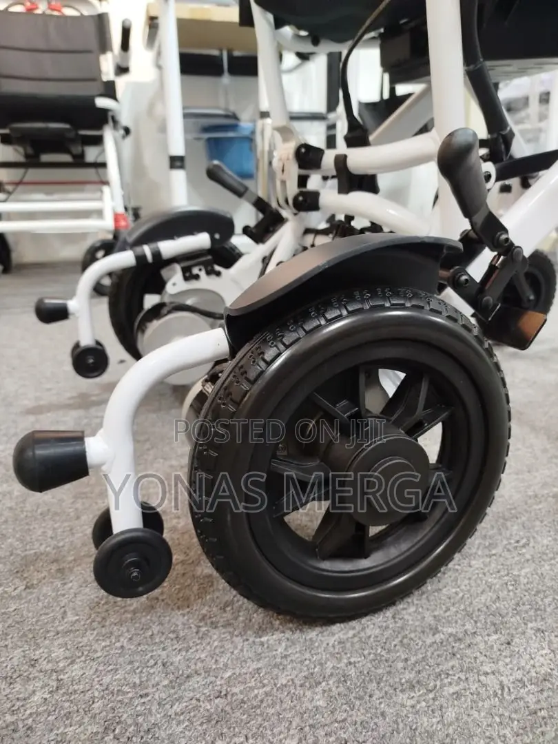 Charging Wheelchair將凹companion Travel Lite Electric Wheelchair