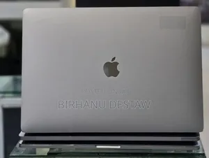 New Laptop Apple MacBook Pro 2017 16GB Intel Core i7 SSD 512GB