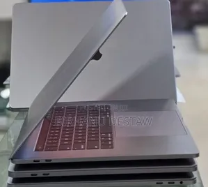 New Laptop Apple MacBook Pro 2017 16GB Intel Core i7 SSD 512GB