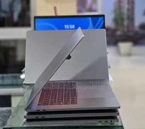 New Apple MacBook Pro 2017 16GB Intel Core i7 SSHD (Hybrid) 512GB