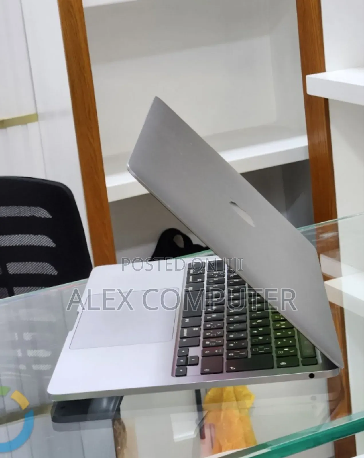 New Laptop Apple MacBook Pro 8GB Intel Core i5 SSD 512GB