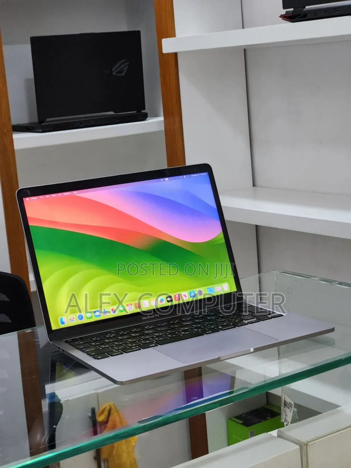 New Laptop Apple MacBook Pro 8GB Intel Core i5 SSD 512GB