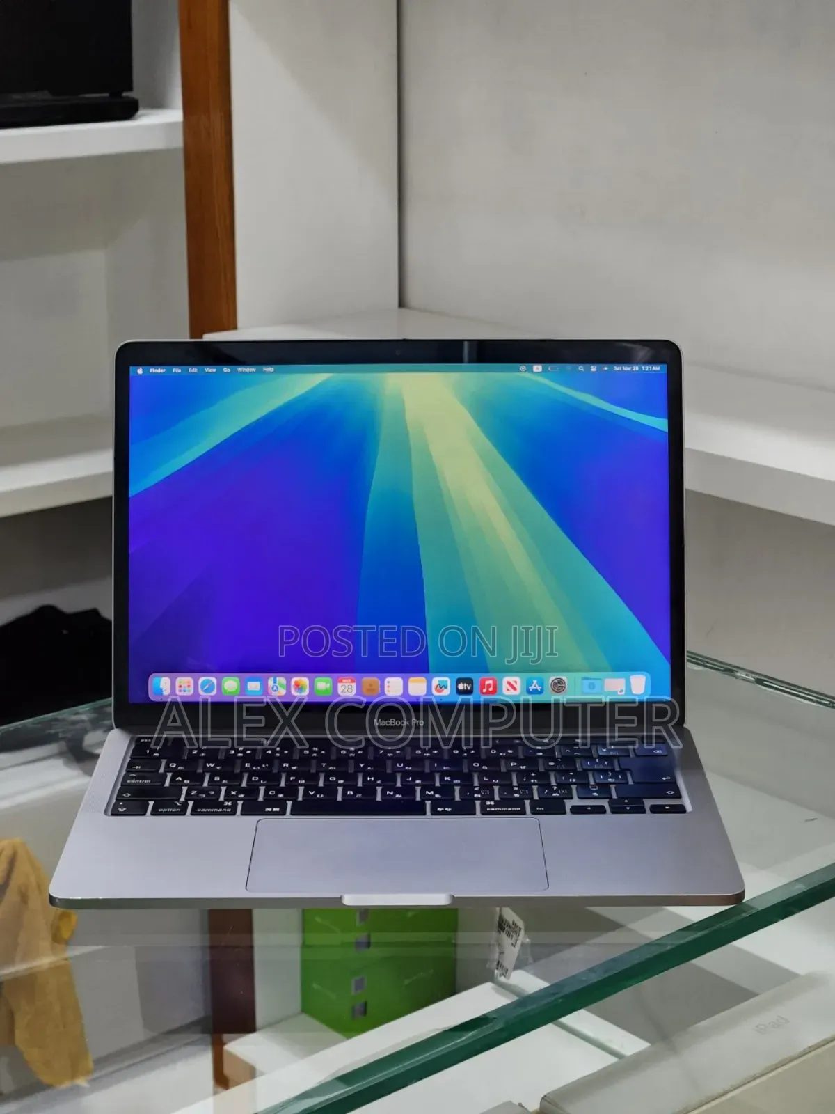 New Laptop Apple MacBook Pro 8GB Intel Core i5 SSD 512GB