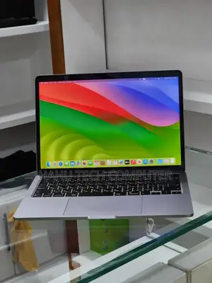 New Laptop Apple MacBook Pro 2020 8GB Intel Core i5 SSD 512GB