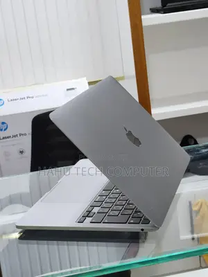 New Laptop Apple MacBook Pro 2020 8GB Intel Core i5 SSD 512GB