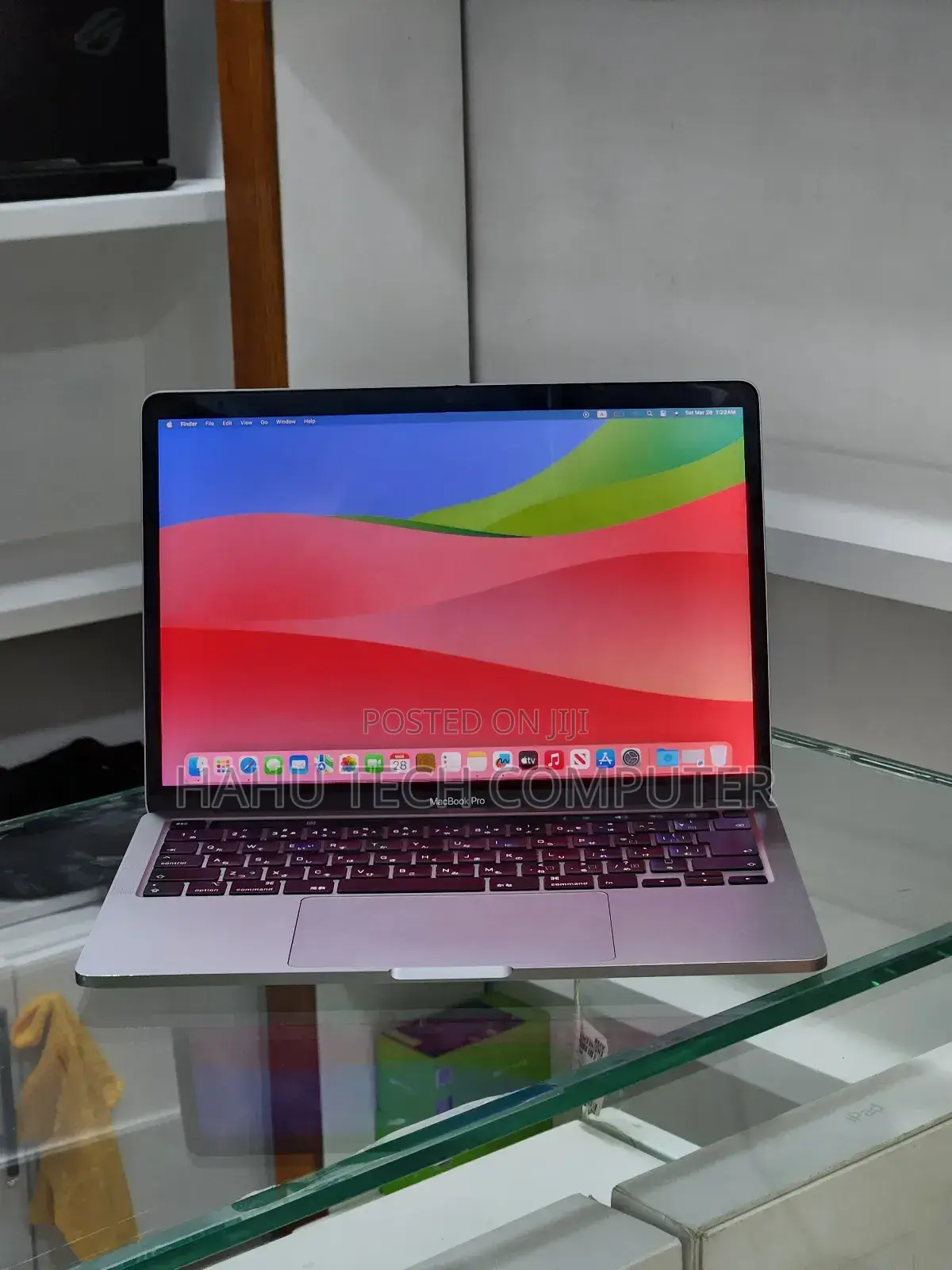 New Laptop Apple MacBook Pro 2020 8GB Intel Core i5 SSD 512GB