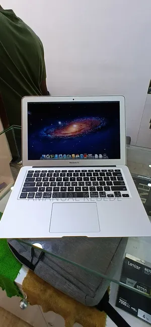 New Laptop Apple MacBook Air 4GB Intel Core i5 SSD 128GB