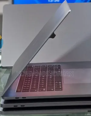 New Laptop Apple MacBook Pro 2017 16GB Intel Core i7 SSD 512GB