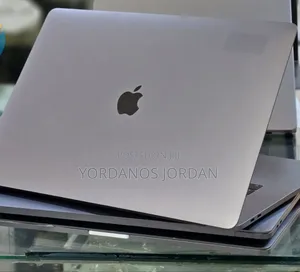 New Laptop Apple MacBook Pro 2017 16GB Intel Core i7 SSD 512GB