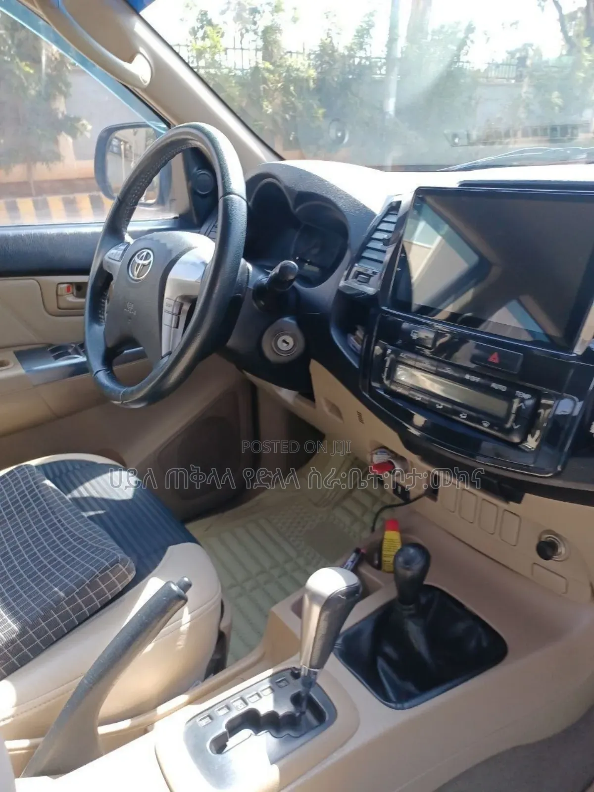 Toyota Hilux 2014 Maroon