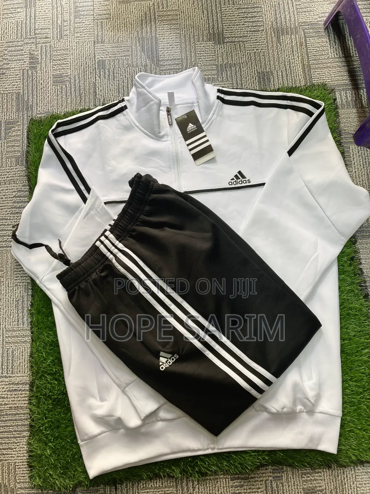 ኦሪጅናል Adidas ትራክሱት (ጃኬት እና ሱሪ)