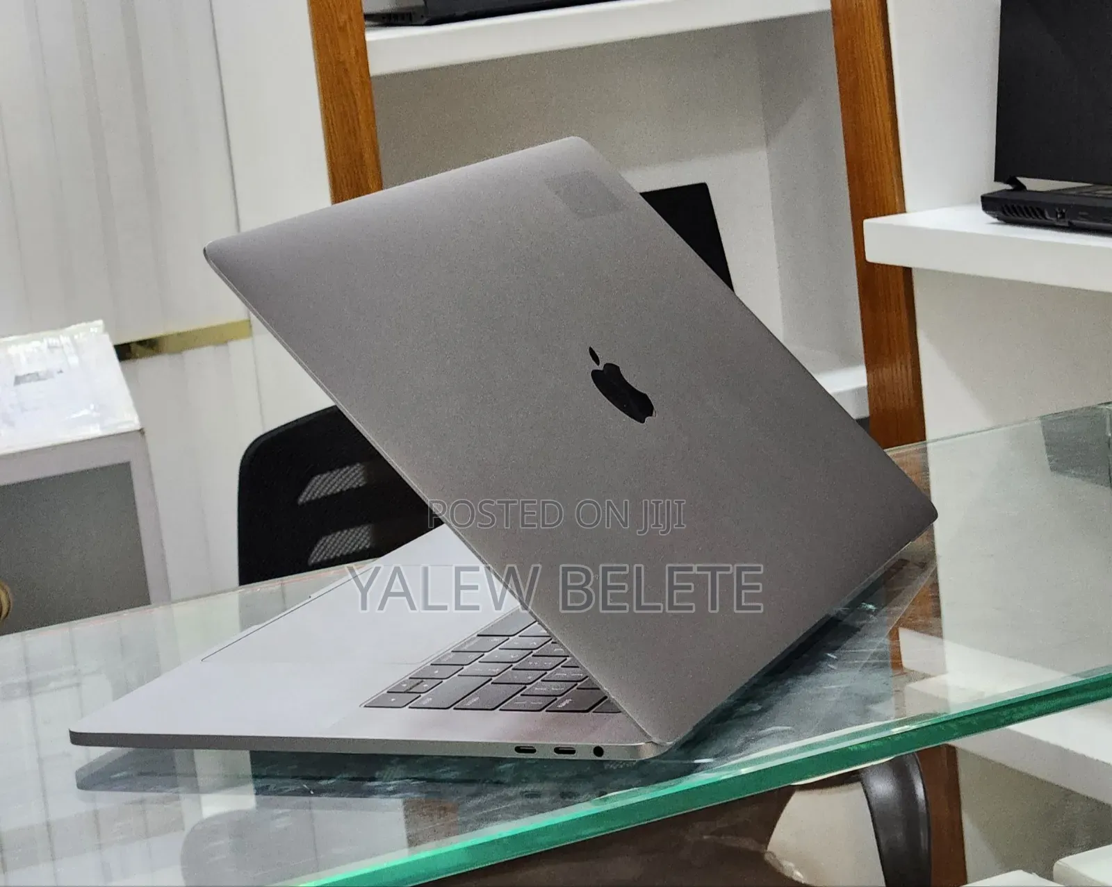 New Laptop Apple MacBook Pro 2017 16GB Intel Core i7 SSD 256GB