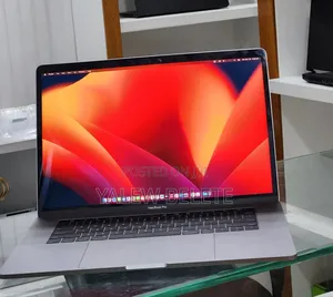 New Laptop Apple MacBook Pro 2017 16GB Intel Core i7 SSD 256GB